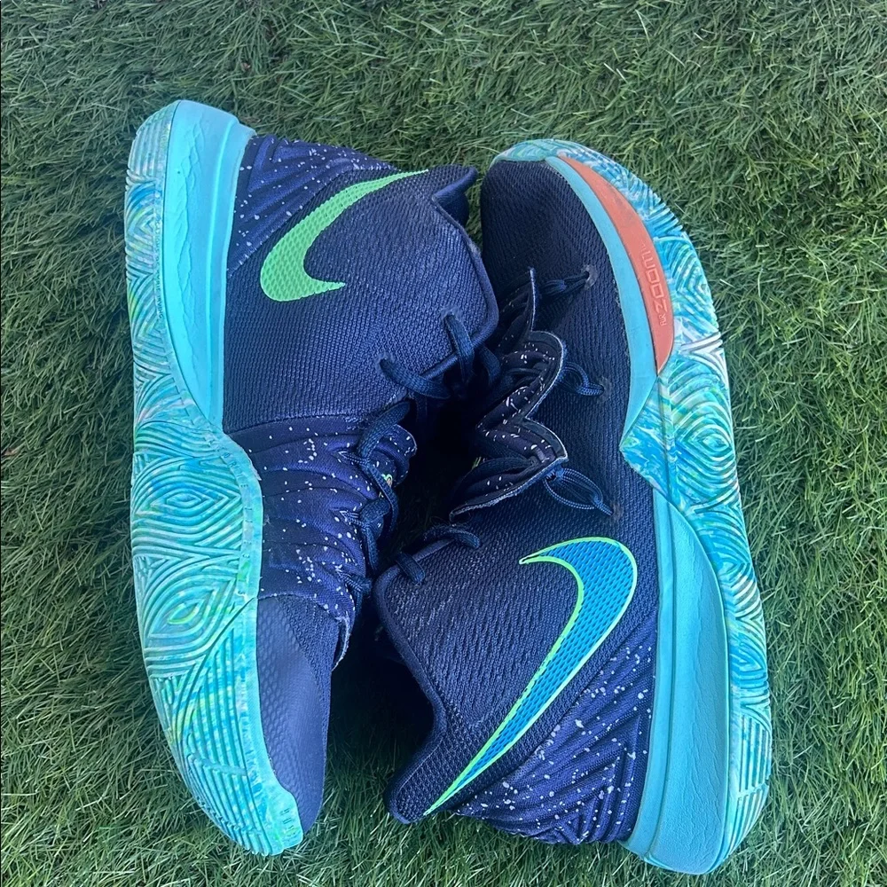 Nike‎ Men's Dark Blue and Bright Green Athletic Shoes